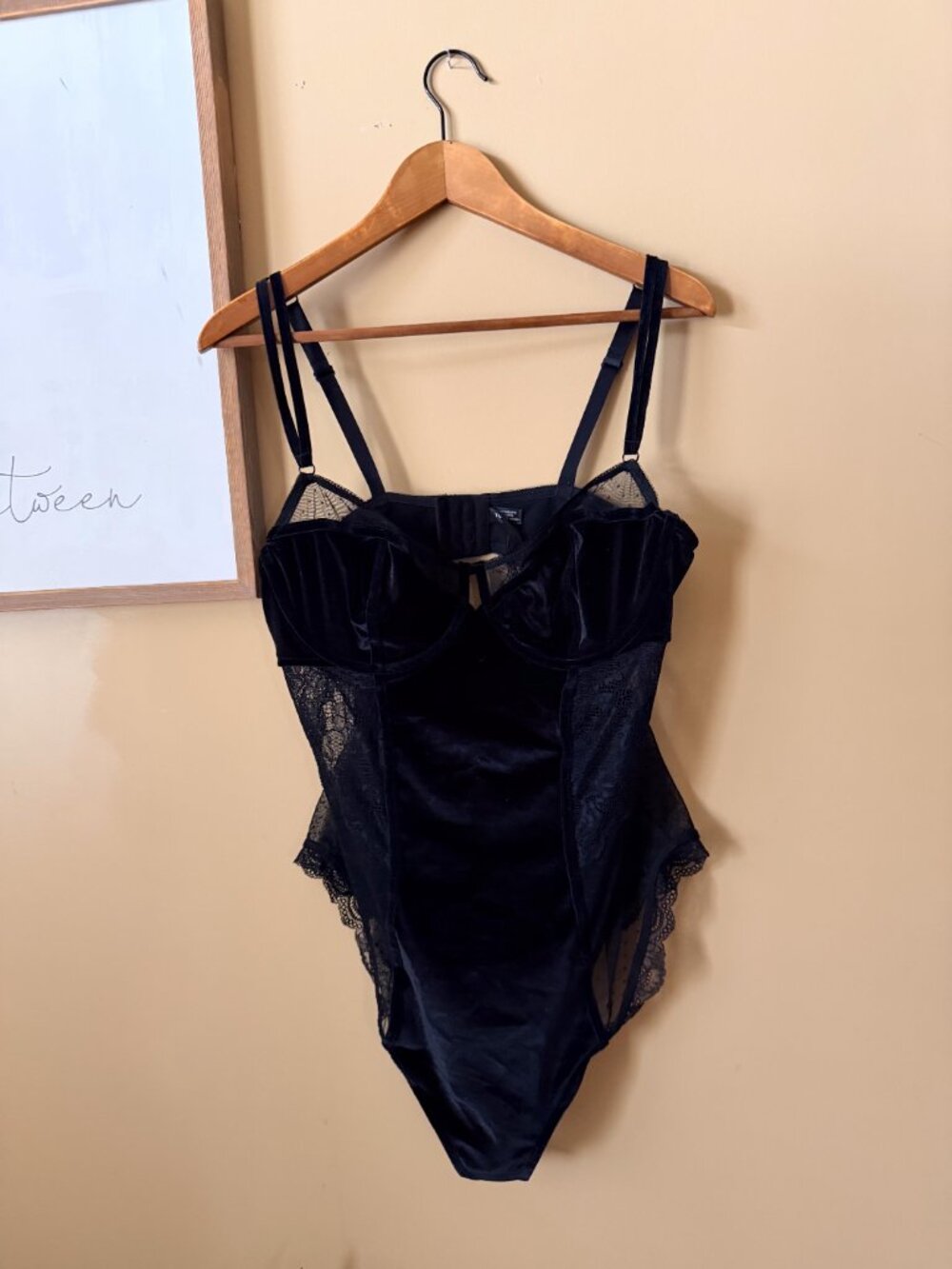 NWOT Torrid Curve Black Velvet & Lace Bodysuit Sz 1